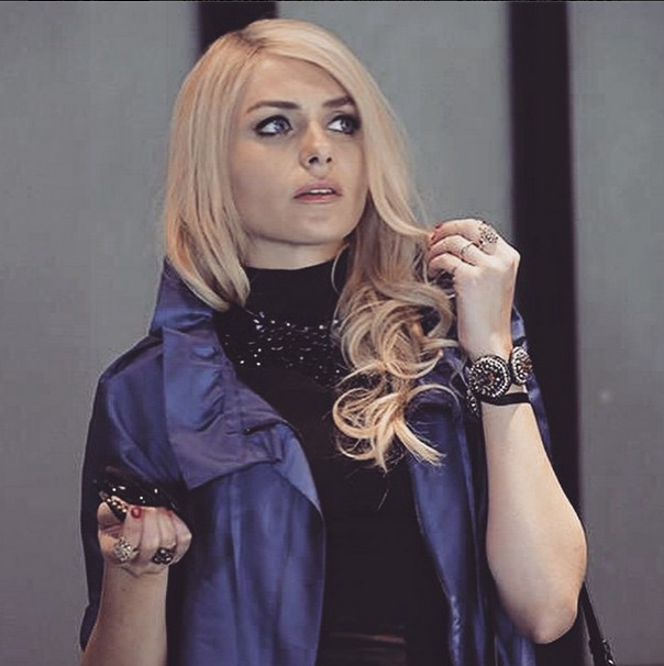 Ex-CQC, Monica Iozzi aparece irreconhecível em fotos