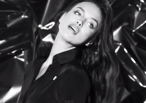 Com strip-tease, Irina Shayk mostra porque conquistou Cristiano Ronaldo