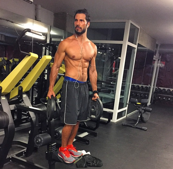  Tá de parabéns! Namorado de Ísis Valverde exibe corpo saradíssimo  