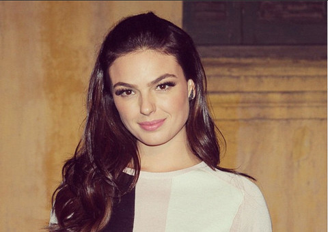 Ísis Valverde encontra cobra em casa e mostra nas redes socais 