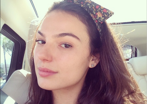 Apaixonada, Ísis Valverde se declara para namorado