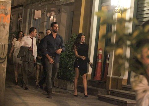 Isis entra em hotel com ator mexicano e  não sai mais