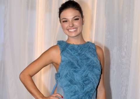 Isis Valverde cerca casa para evitar pedreiros bisbilhoteiros. Entenda