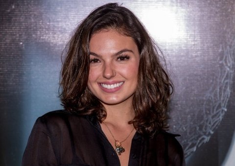 Ísis Valverde dispara: "Quero um amor que dure"