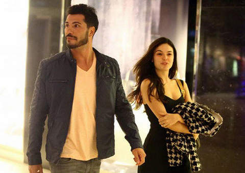 Isis Valverde vai morar com namorado mexicano