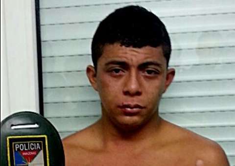 Armado com um 38, desfilava de moto no Vieiralves