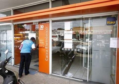 Agência do Itaú sofre assalto na zona Leste