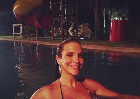 "41 chegando, corpinho de 25, tesão de 18"