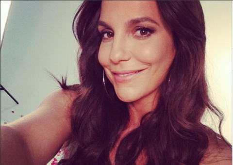 Ivete Sangalo exibe curvas no Instagram