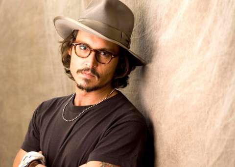 Johnny Depp confirma noivado com "uma mulher tão doce e bela"