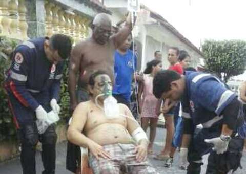 Homem reage a assalto e leva dois tiros