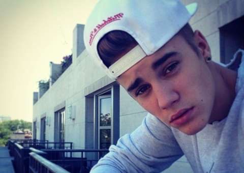 Polícia encontra vídeos que comprovam a agressão de Justin Bieber com ovos