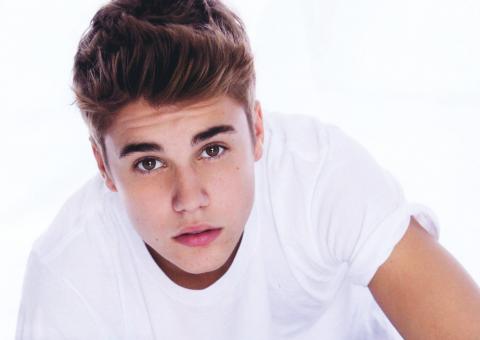 Justin Bieber divulga "Hold Tight", ouça