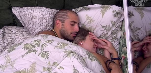 jessica-e-kaysar-esquentam-o-edredom-1523048320113_v2_615x300.jpg