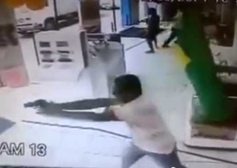 PM reage a assalto e manda dois bandidos para o túmulo