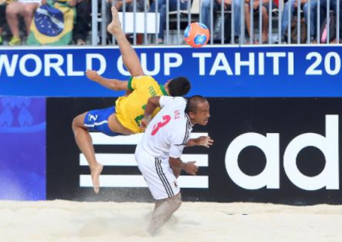 Brasil vence Japão por 4-3 e está nas semifinais do Mundial de futebol de areia