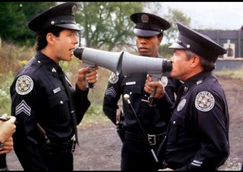 Erro em lançamento de bomba causa pânico em treinamento de policiais no Rio de  Janeiro