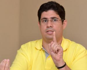 Hissa perde a vitrine e vê pelo retrovisor sonho de disputar o governo