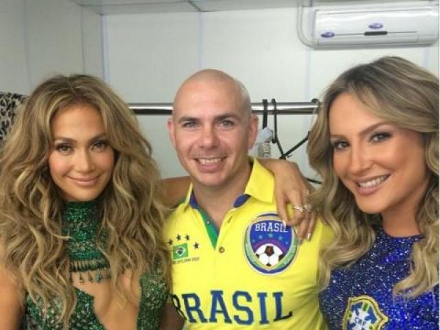 Pitbull usa roupa de gosto duvidoso e vira chacota na web