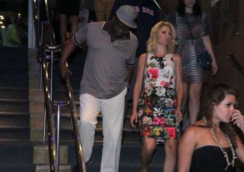 Antonia Fontenelle vai ao teatro com Ex-ministro do STF Joaquim Barbosa 