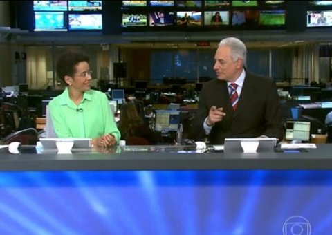 Jornalista esquece de dar "boa noite" e leva "chamada" de colega