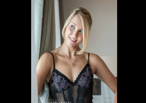 Equipe feminina de vôlei posa para calendário sensual 