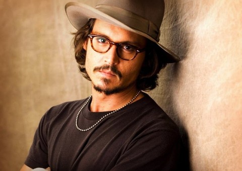 Johnny Depp faz tratamento em casa para combater alcoolismo