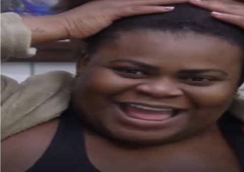 Vídeo: Mariano apalpa seio de Jojo Todynho: 'é assim que ordenha uma teta'