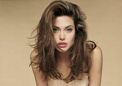  Retrato de Angelina Jolie sem os seios vai a leilão