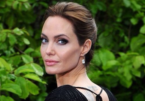 Angelina Jolie processa jornal que divulgou vídeo dela drogada
