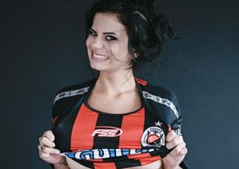 Time deixa segunda divisão e jornalista cumpre com promessa; Veja