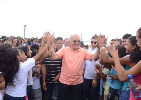 Governador José Melo inaugura porto e anuncia reforma de seis escolas estaduais em Codajás