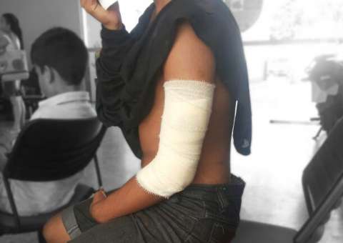 Jovens são agredidos com terçado na Ponta Negra