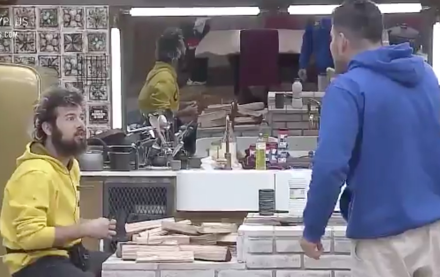 A Fazenda: JP Gadêlha discute com Cartolouco e clima pesa: 'hipócrita' 