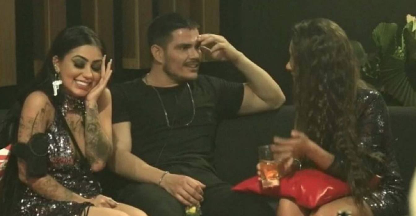 Mirella diz que JP Gadêlha pediu sexo, beijo triplo em hotel e se revolta