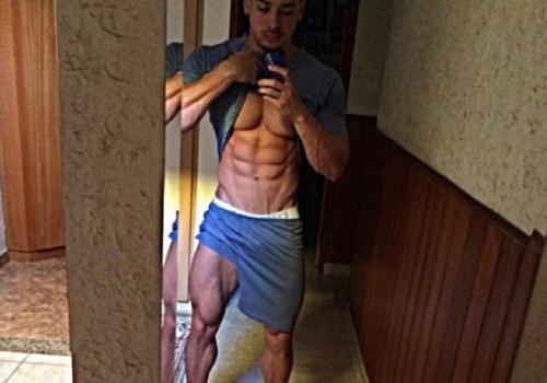 Noivo de Juju Salimeni exibe corpo sarado em selfie