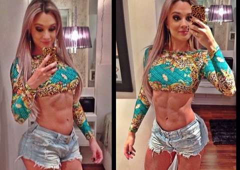  Juju Salimeni mostra barriga 'tanquinho' no ensaio da Mancha Verde