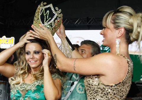 Juju Salimeni irá substituir Viviane Araújo. Compare: