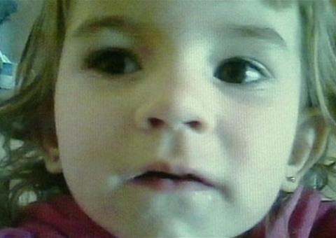 Criança perdida em pântano a - 5º C se salva abraçada a cão