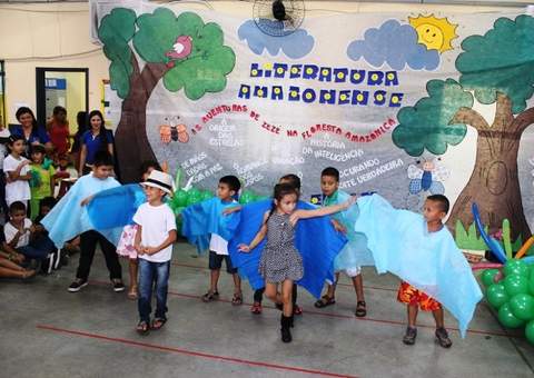 Escolas municipais da zona Leste usam obra do escritor Elson Farias