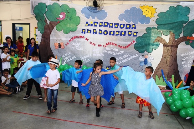 Escolas municipais da zona Leste usam obra do escritor Elson Farias