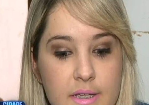  Garota de 20 anos coloca pai na cadeia após assassinato da sua mãe