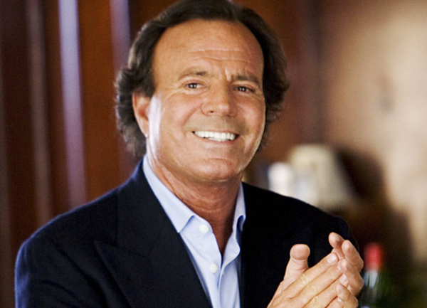  Julio Iglesias cancela turnê de despedida em Manaus
