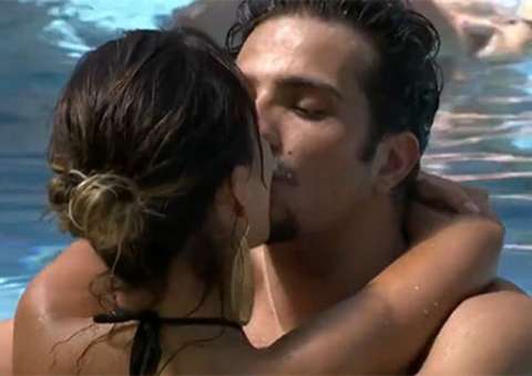 Junior não resiste e trai namorada no "BBB"