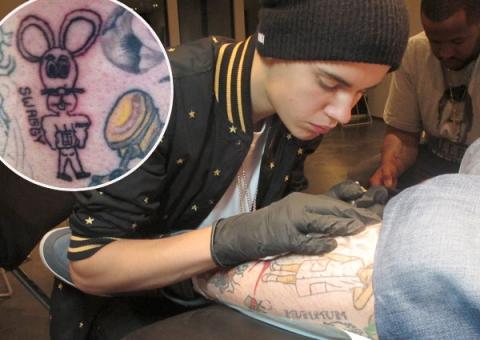 Justin Bieber pode se dar mal por ter tatuado amigo ilegalmente