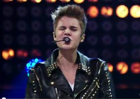 Veja o clipe de "All Around The World", de Justin Bieber