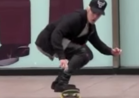 Justin Bieber leva tombo ao andar de skate. Veja: