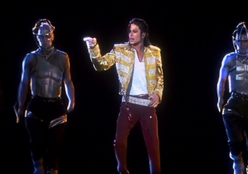  Holograma de Michael Jackson gera polêmica
