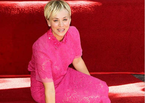 Kaley Cuoco, de 'Big Bang Theory', ganha estrela na Calçada da Fama