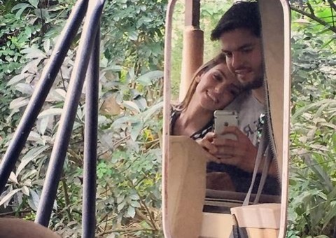 Após reconciliação, Kaká e Carol posam em clima de romance